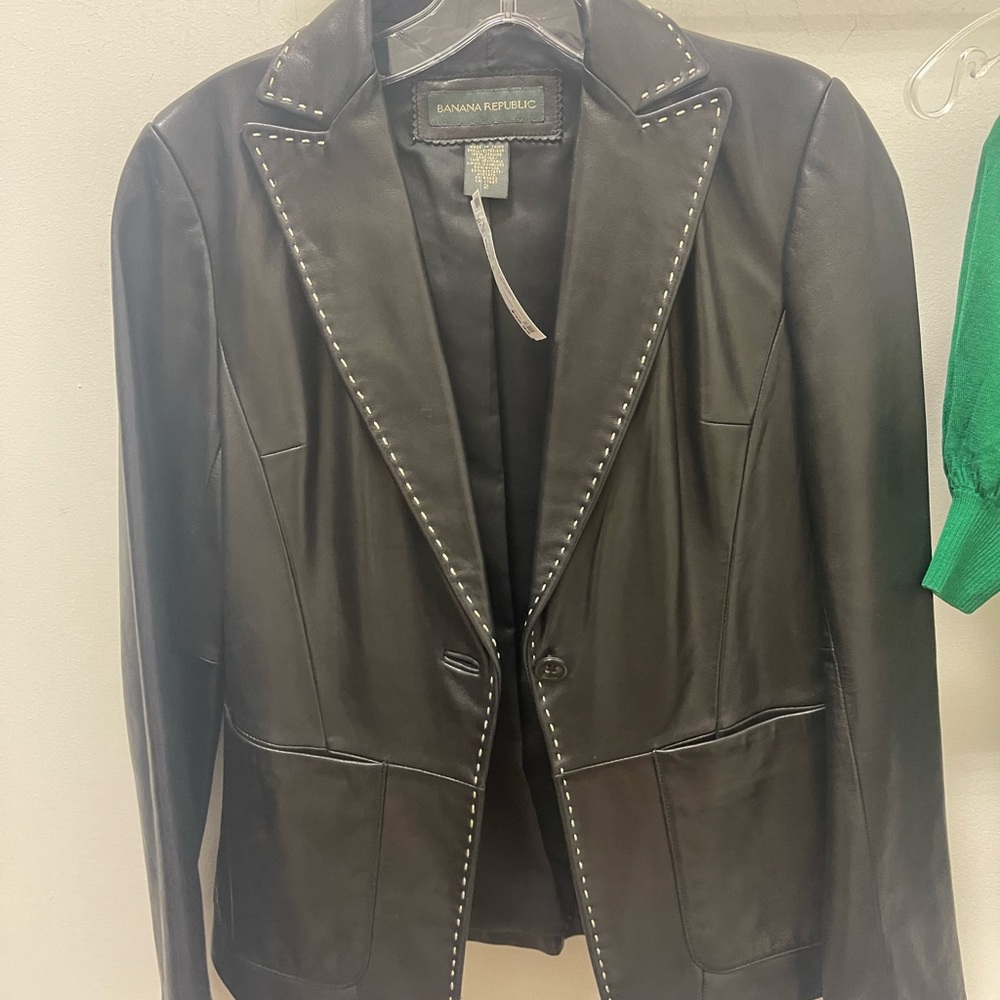 RARE FIND 🌟 genuine leather blazer